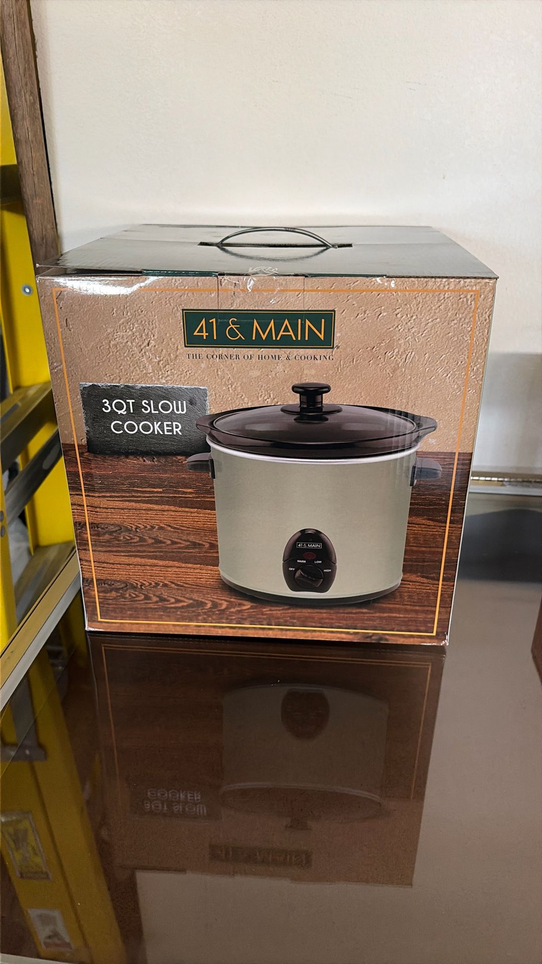 41 & MAINE 3 QUART SLOW COOKER BRAND NEW IN A BOX