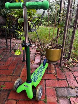 Micro Mini Kids Scooter Green