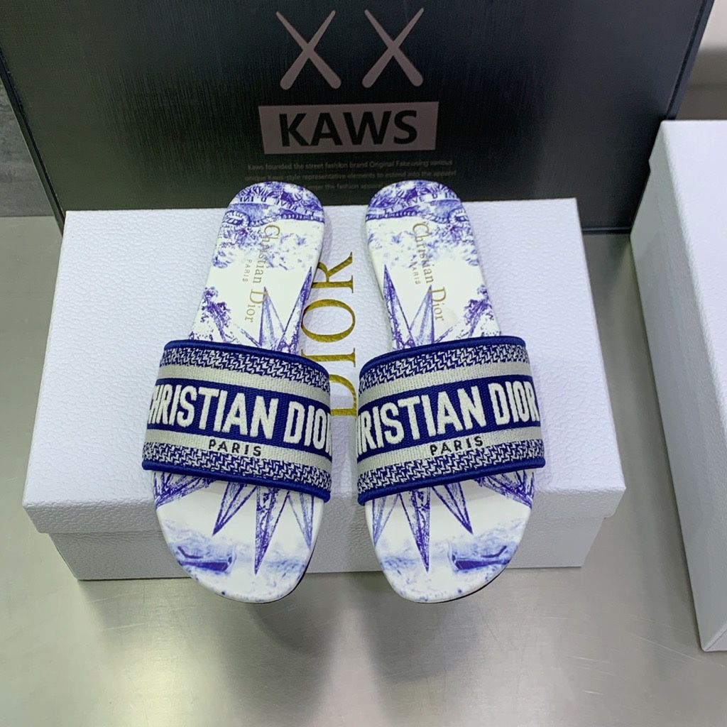 Electric embroidery flat slippers