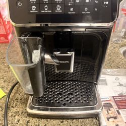 Philips 3241 Fully Automatic Espresso and Coffee Machine with LatteGo Milk Frother Black: Ceramic Grinder, 60oz Capacity, Dishwasher-Safe