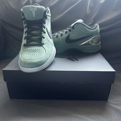 Kobe IV Protro Size 9.5 “Girl Dad”