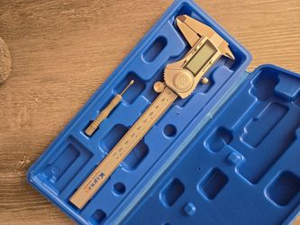 Kuynup Caliper w/ Casey and Screwdriver