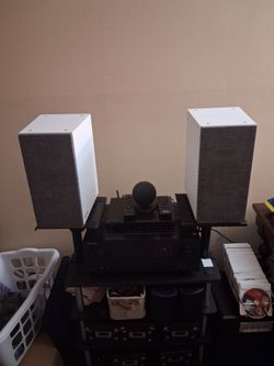 Jamo 803 bookshelf speakers in white
