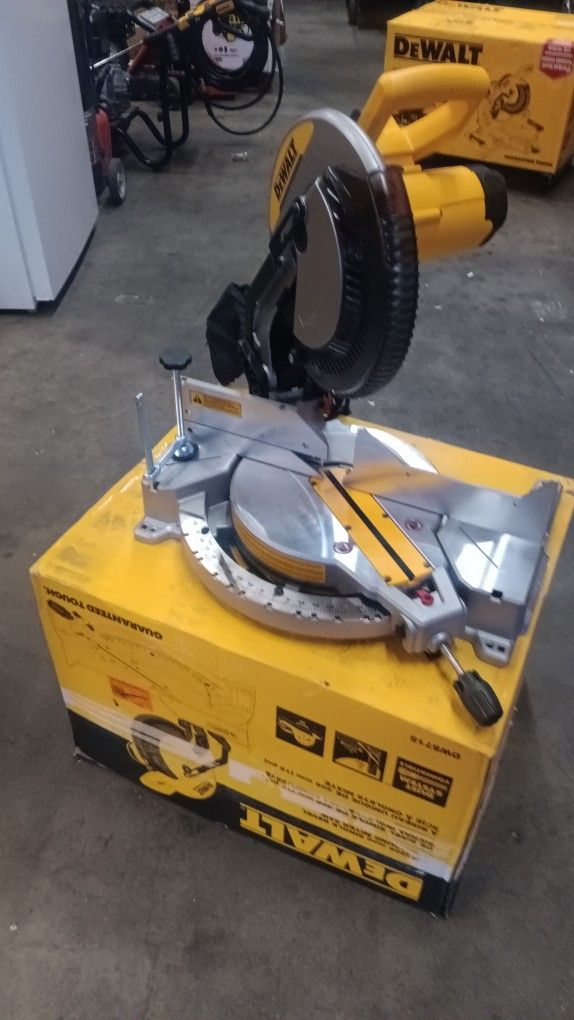 DEWALT CORDED MITER SAW 10 IN