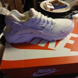 Kids Size Nike Huaraches 5.5Y