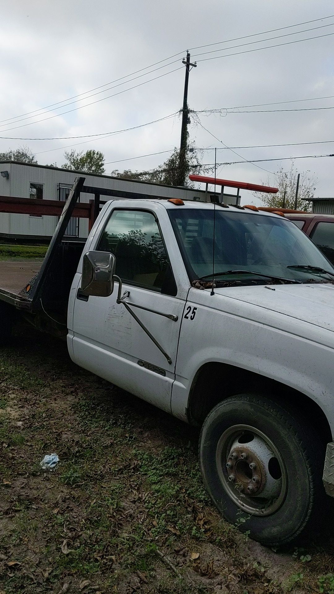 Chevy 3500 (1998)- flatbed 10'