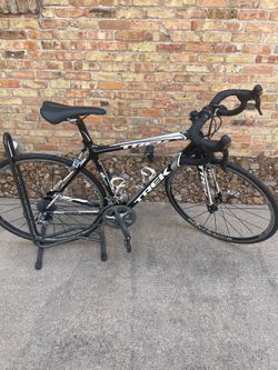 Trek Madone 5.2 Carbon Technology  with bluetooth integration 52 CM frame