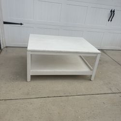 Tradicional White Coffee Table With Storage Bottom Shelf 