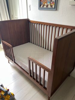 Pottery Barn Kids Mid-Century Convertible Crib & Newton Mattress
