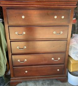 5-Drawer Wood Chest of Drawers