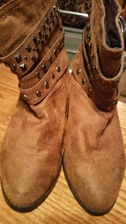 Womens size 7 stud & buckle detail boots