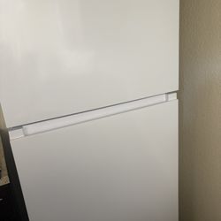 Mora 18 cu. ft. Top Freezer Refrigerator