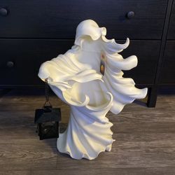 Cracker Barrel Resin Ghost With Lantern Statue 