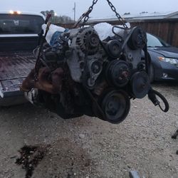 Motor completo Chevy 98....5.7 y transmision..$$ 1,000.