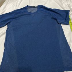 Lululemon Man’s Workout Top Size L $10