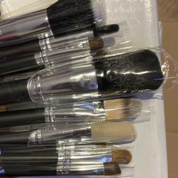 12 pc Brush Makeup Set.    Set de 12 brochas de maquillaje 