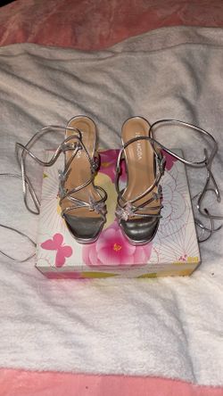 Zapatillas grises size 6