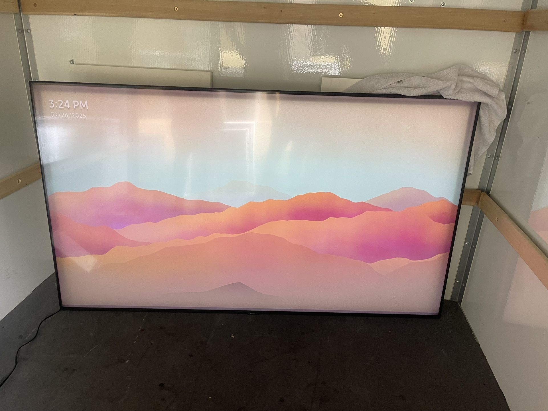 Samsung 75 in With Wall Mount