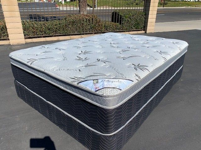 Queen Orthopedic Bamboo Pillow Top Mattress!!