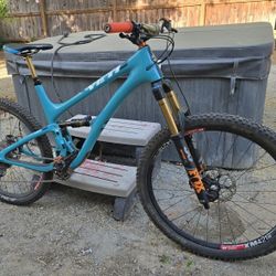 Yeti SB5 Full Suspension Mountain Bike 