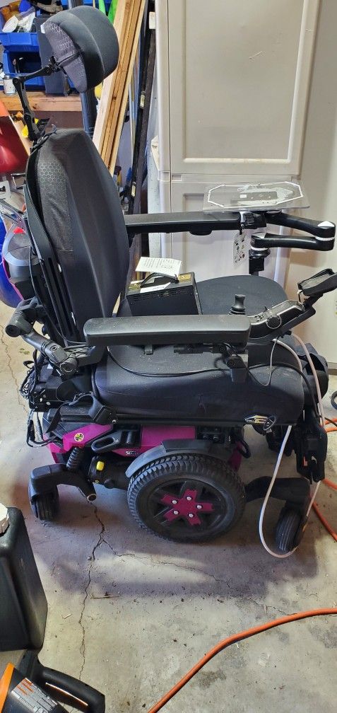 Like New Powered Wheel Chair W/ Charger & Bonus Gear