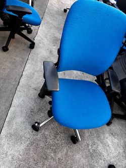 Steelcase leap v2