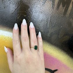 10k CZ STONE GREEN RING 