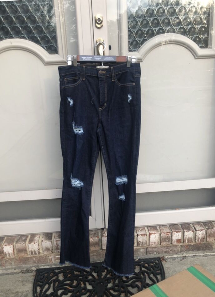 FRANCESCA’S “Harper Heritage” Dark-Blue Distressed Kick Crop Jeans (29)