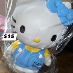 Hello Kitty Piggybacking 