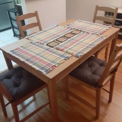 Dinner Table + 4 Chair + Pads 