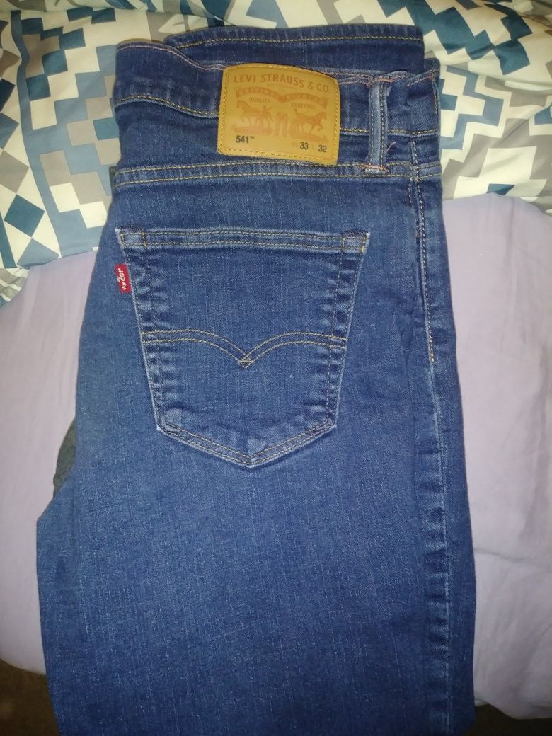 Levis size 33x32 great condition. 10$