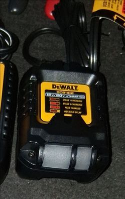 DeWALT MINI CHARGER