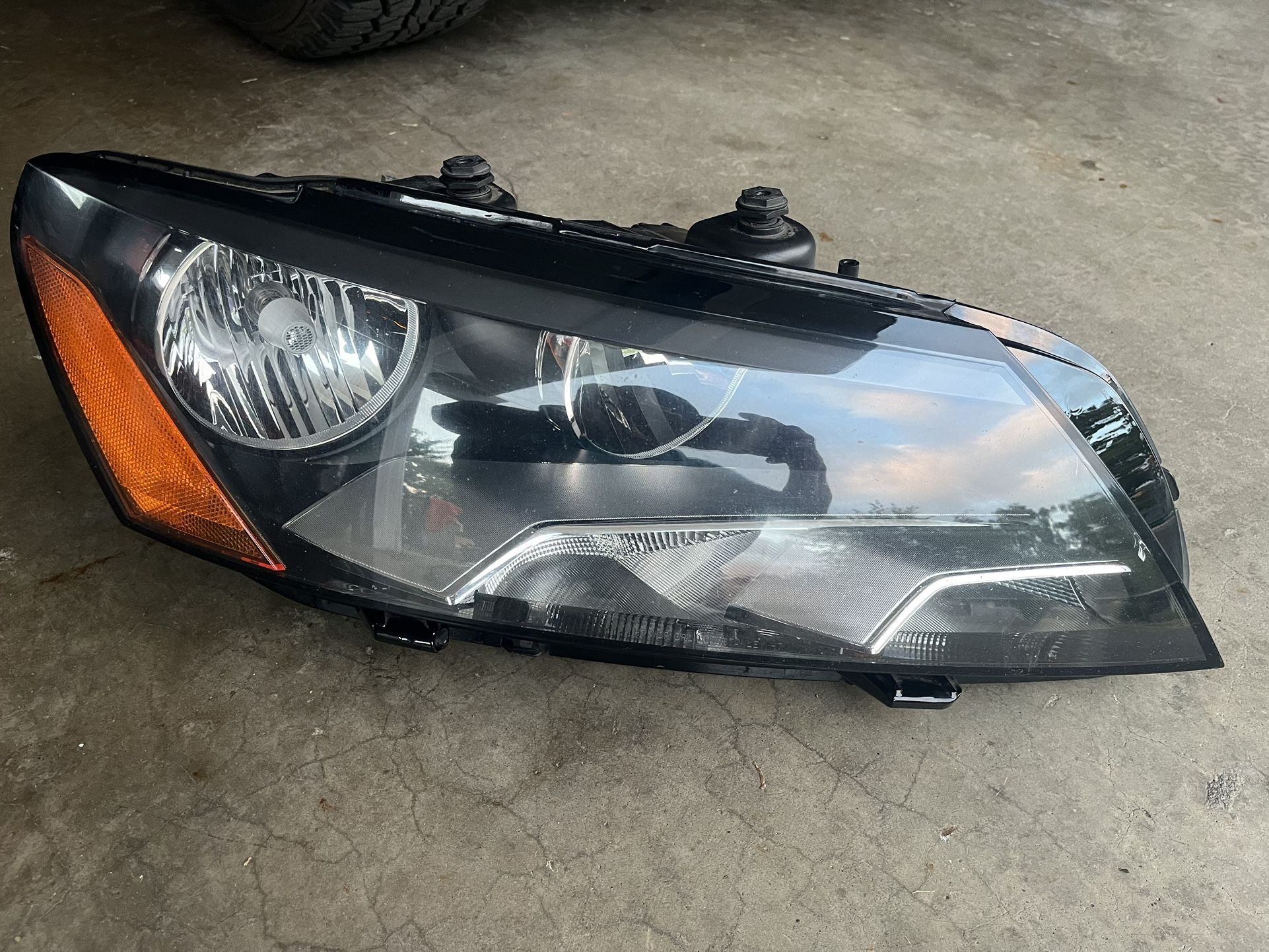 2014 VW Passat R/L Headlight OEM