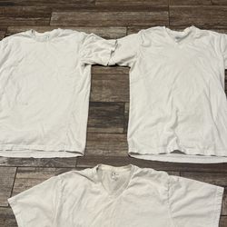 Women’s white tshirts size medium