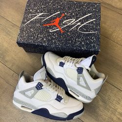 Jordan 4 Midnight Navy - Size 9