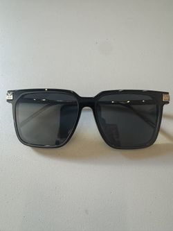 Louis Vuitton Rise Square Sunglasses Z1667W Authentic