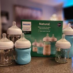 Philips Avent Glass Natural Bottle with Natural Response Nipple Baby Set