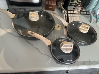 Set of nonstick pots