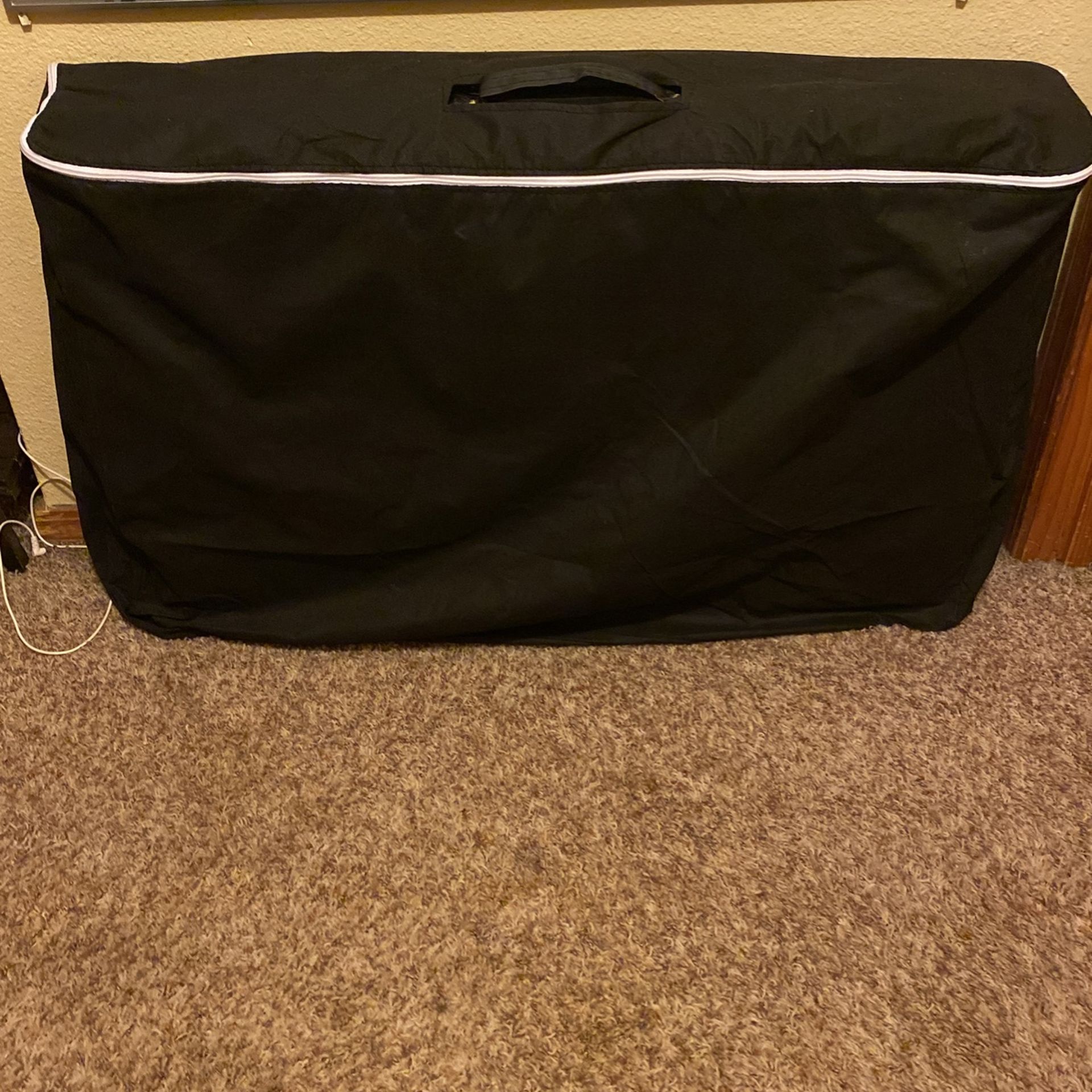 Massage Table Brand New Never Used / All Black