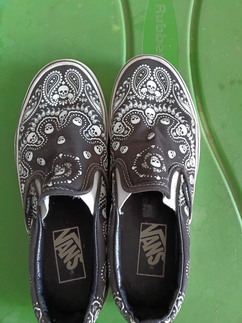 Skull Van Shoes  Size 7