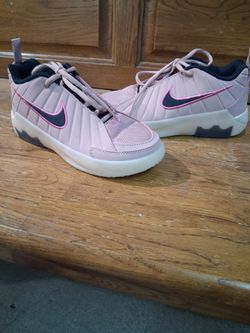 Nike Low-Top Basketball