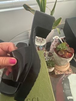 Gucci size 7 Woman shoes