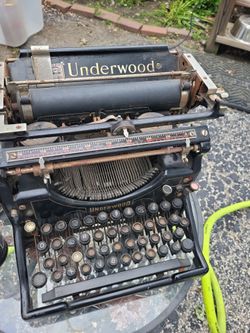 Antique Underwood No. 5 Standard Typewriter