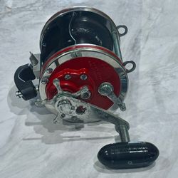 F145- Vintage Penn Senator 114HLW High Speed Light Wide Spool 6/0 Big Game Reel