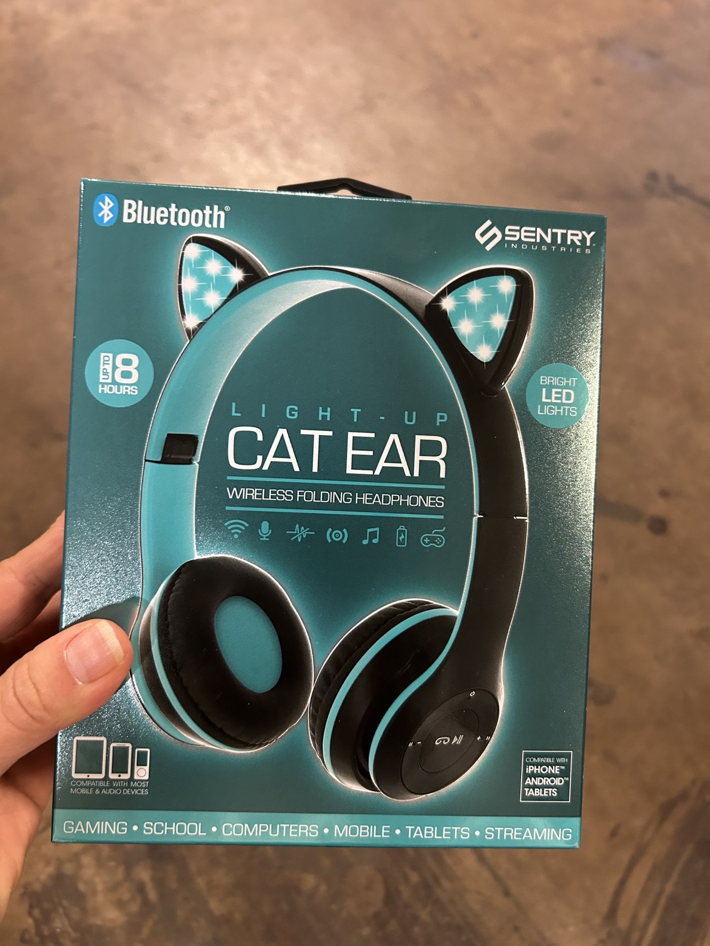 NWT Bluetooth wireless Cat ear light up folding headphones