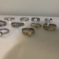 Very beautiful wristwatch 10 pieces in good condition, work well new batteries