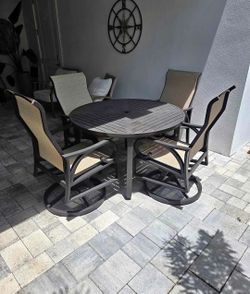 Outdoor Patio Dining Set Table and 4 Chairs