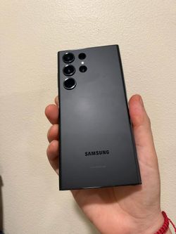 Vendo o Cambio‼️
Samsung Galaxy S23 Ultra
Desbloqueado
256gb
12gb ram
Excelente estado
Ninguna falla
Case con batería
Cargador
Manda mensa