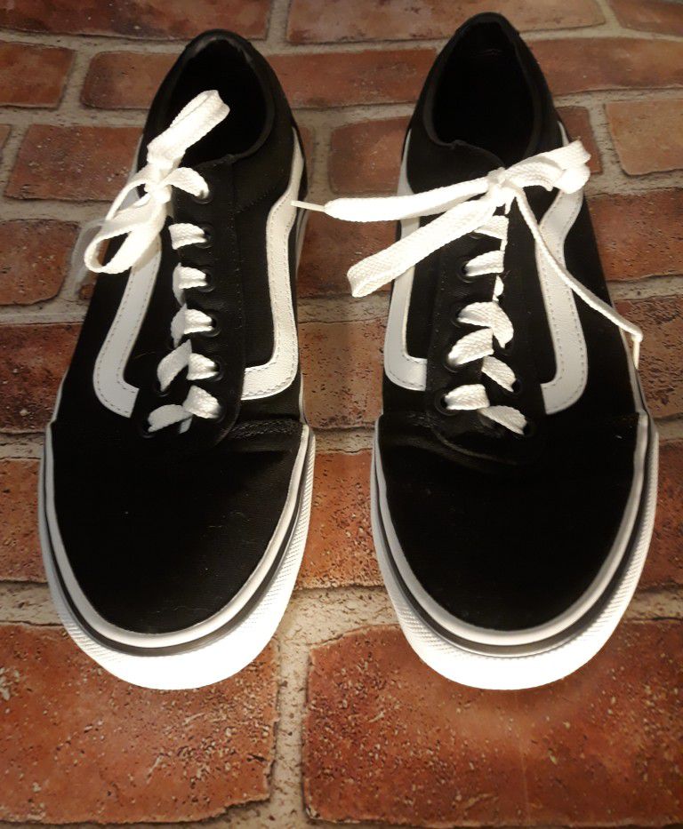 NWOT Vans Womens Off The Wall 751505 Black/White Gym Shoes Size 8.5