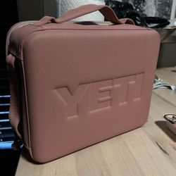 Pink Yeti Day trip Lunchbox